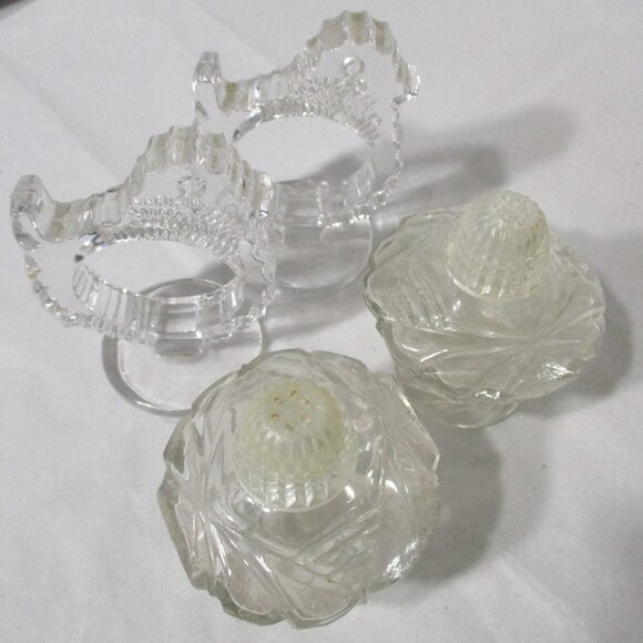 Vintage Glass S & P Shakers Salt Pepper and 2 Glass Chicken Napkin Holder Rings - Picture 1 of 10